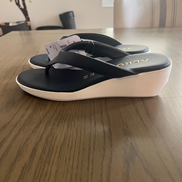 AEROSOLES Black and White Sandals with Comfort and Style - Picture 2 of 7